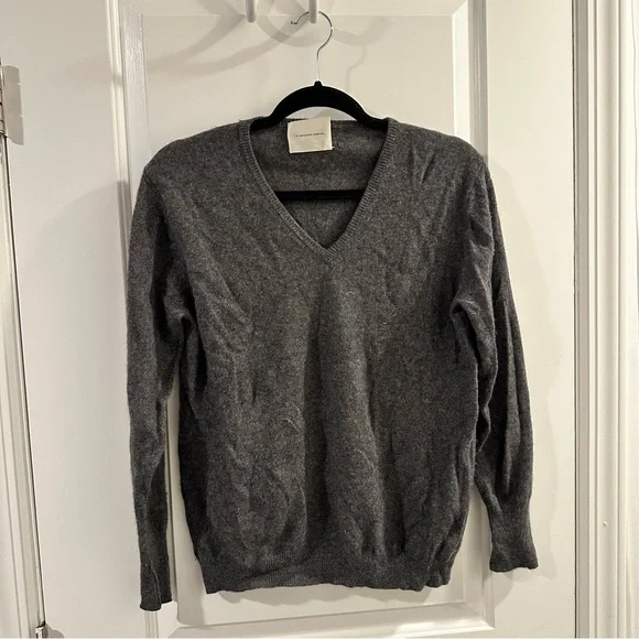 La Garçonne Moderne Dark Grey Heathered 100% Cashmare V-Neck Long Sleeve Sweater - Picture 1 of 9